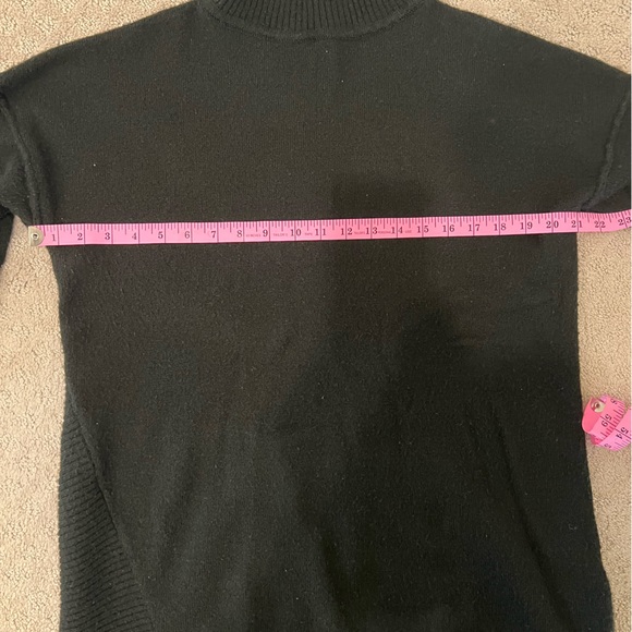 Peyton Jensen Evereve Sweater, size M - Picture 5 of 9